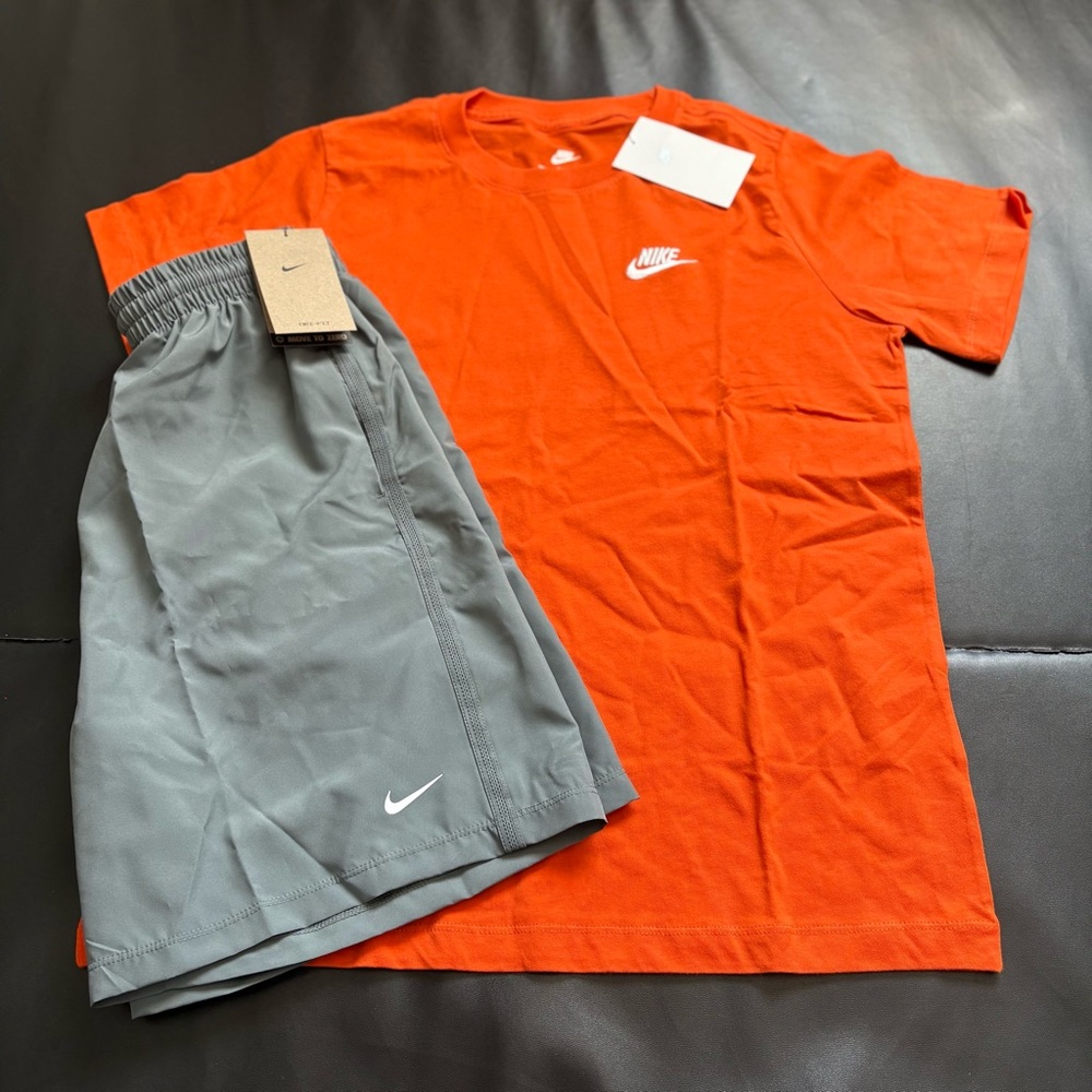 NWT Nike Athletic Set Boys Youth Size XL